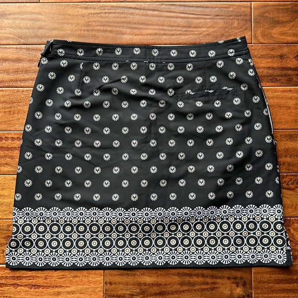 Cracked Wheat Black/Gold/White Skorts - Picture 2 of 7